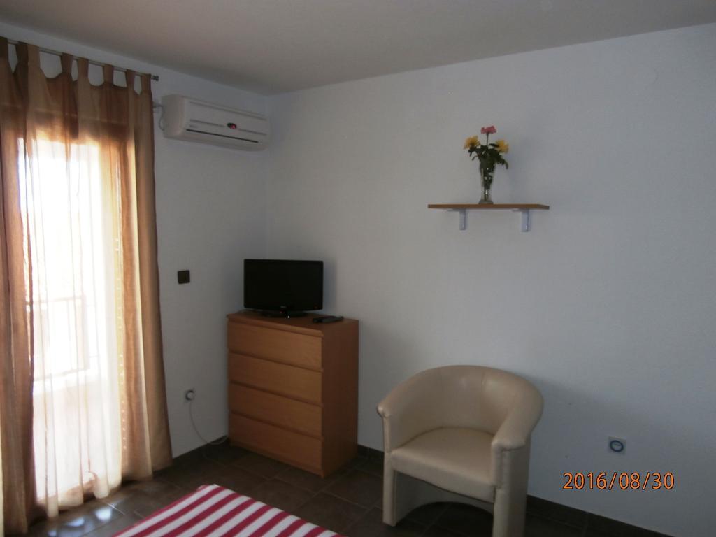 Apartments Meni Драге Екстериор снимка