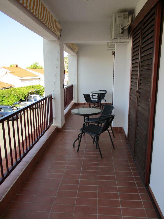 Apartments Meni Драге Екстериор снимка